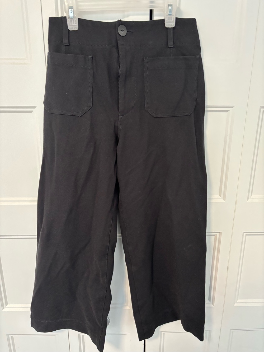 Anthropologie MAEVE COLETTE Black Wide-Leg cropped pants with Patch Pockets